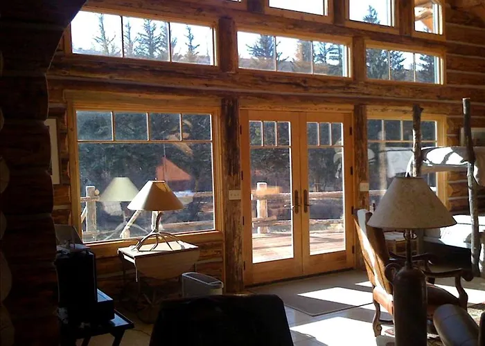 Rustic Riverside Cabin With Hot Tub In Dubois, Wyoming